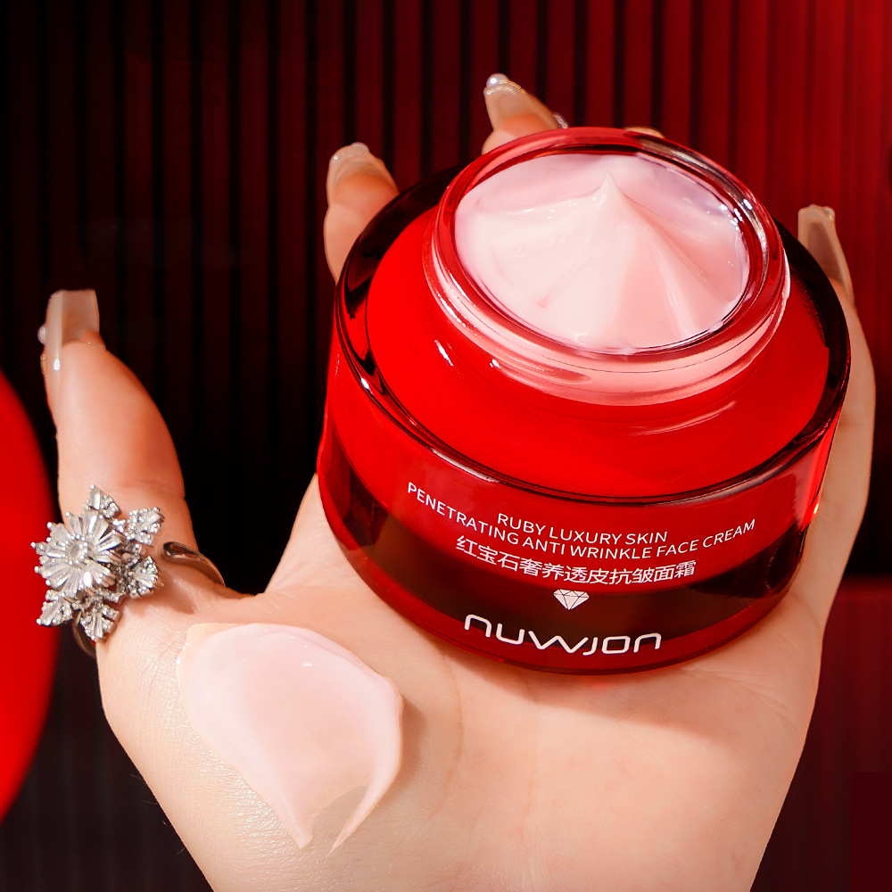 Ruby Luxury Skin Penetrating A - Luxury Skincare & Spa Photos recensione e prezzo