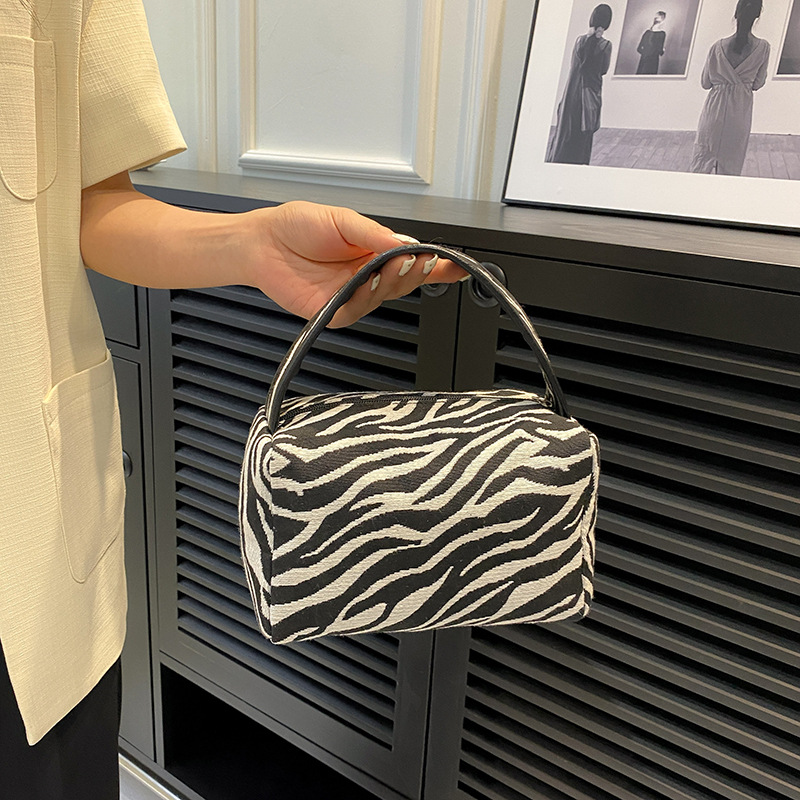 Leopard Makeup Bag Luxury  Lar - Luxury Skincare & Spa Photos recensione e prezzo